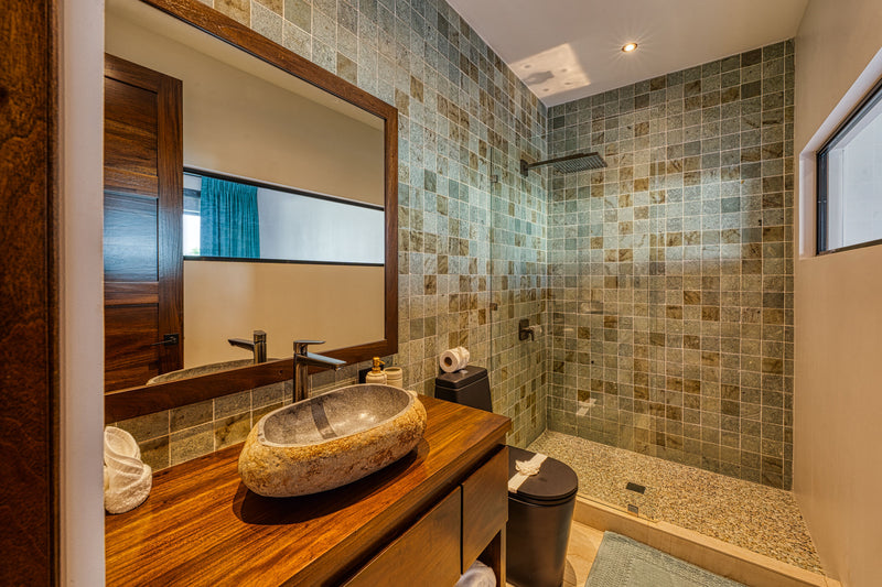 King Room 'Water' | Twin Beds | Double Occupancy